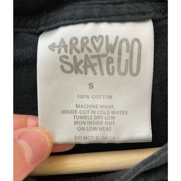 Arrow Skate Co. Women's S Black Embroidered Spell Out Logo T-Shirt - Picture 3 of 4